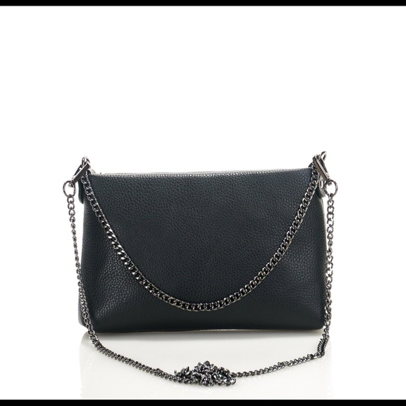 Laeticia 🌺 - Picture 3 of 4